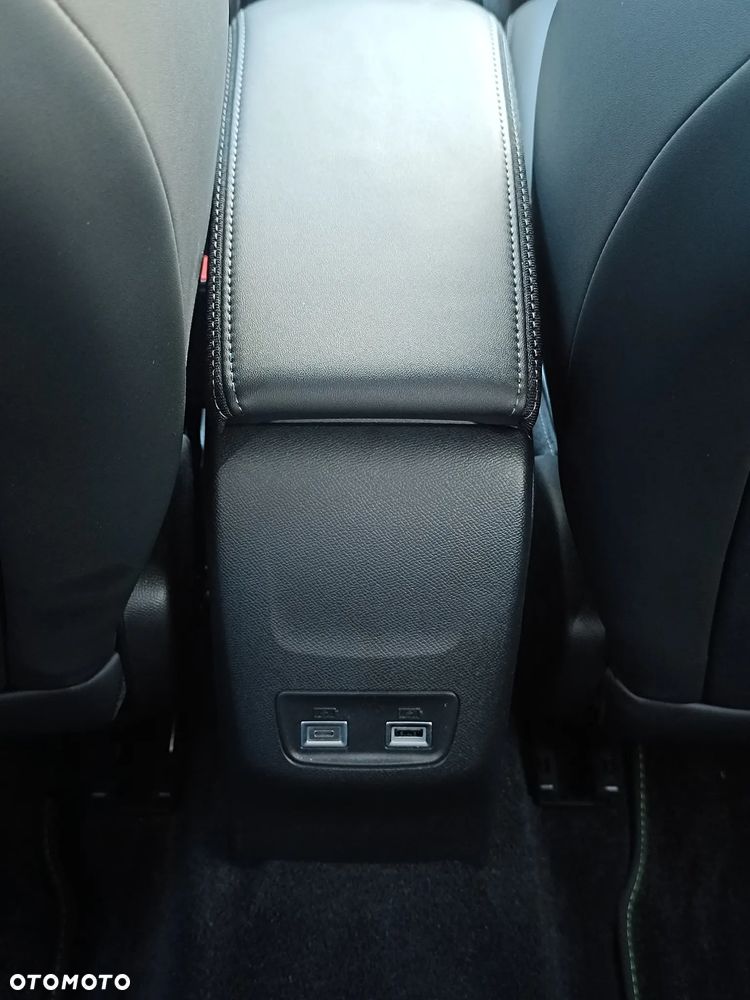 Peugeot 208 - 33