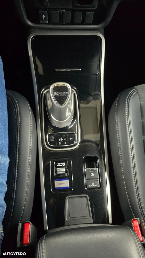 Mitsubishi Outlander PHEV 2.4 L 4X4 Intense - 20