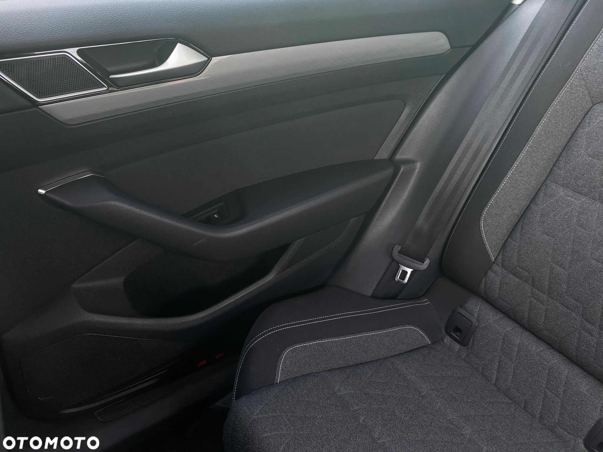 Volkswagen Passat 1.5 TSI EVO Business - 26