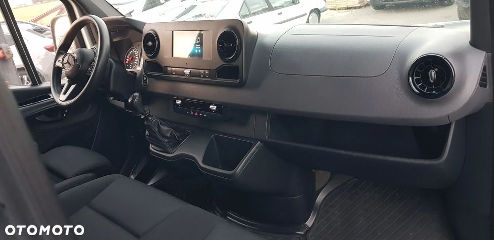 Mercedes-Benz Sprinter - 19