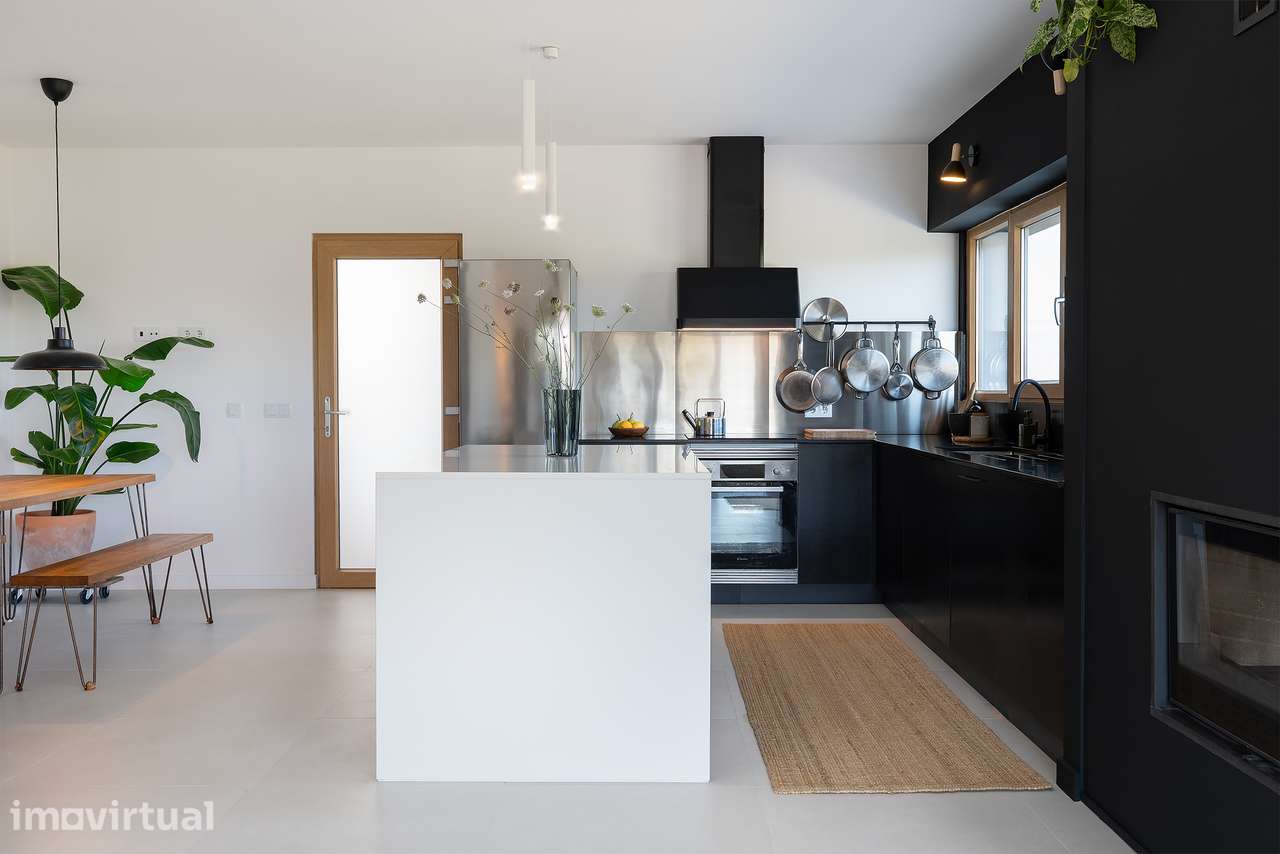 A modern detached home with private woodland and open views near Mafra - Grande imagem: 4/43