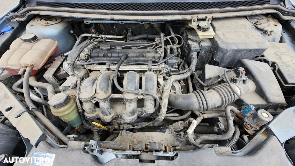 Ford Focus 1.6i Comfort - 33