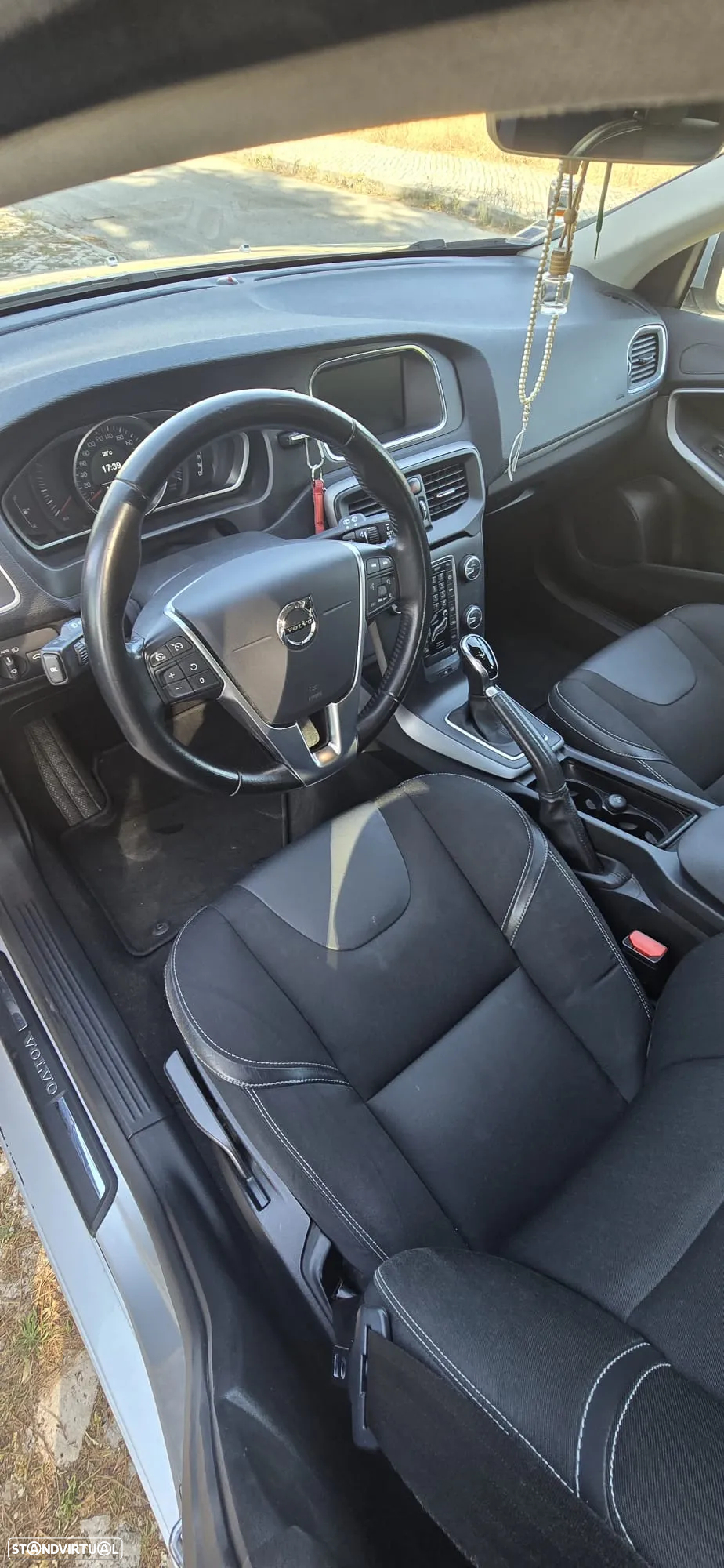 Volvo V40 2.0 D3 R-Design Momentum Geartronic - 11