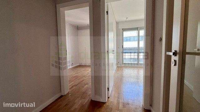 Apartamento T2 | Boavista | junto à Rotunda | Totalmente restaurado - Grande imagem: 5/17