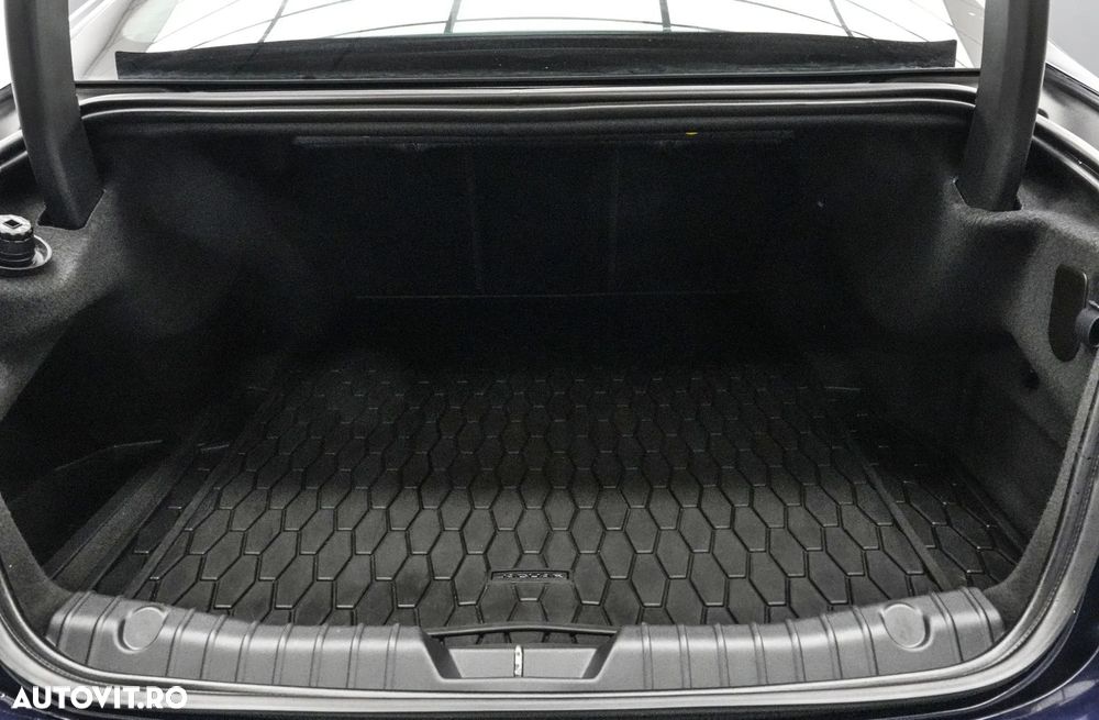Jaguar XF 20d RWD E-Performance Pure - 23