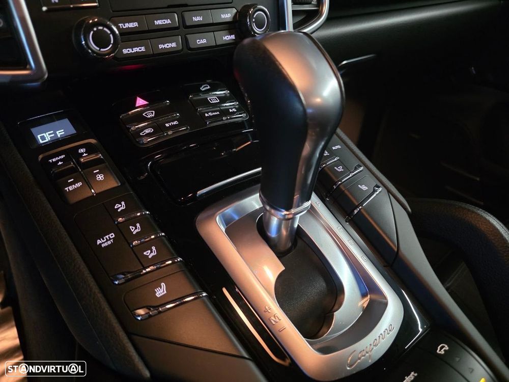 Porsche Cayenne Platinum Edition - 18