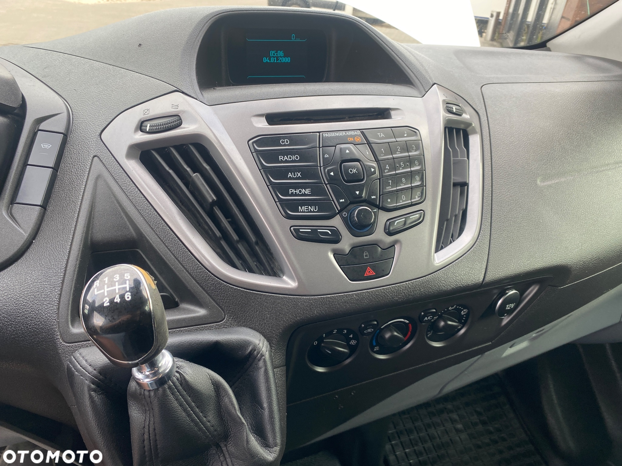 Ford TRANSIT CUSTOM - 23