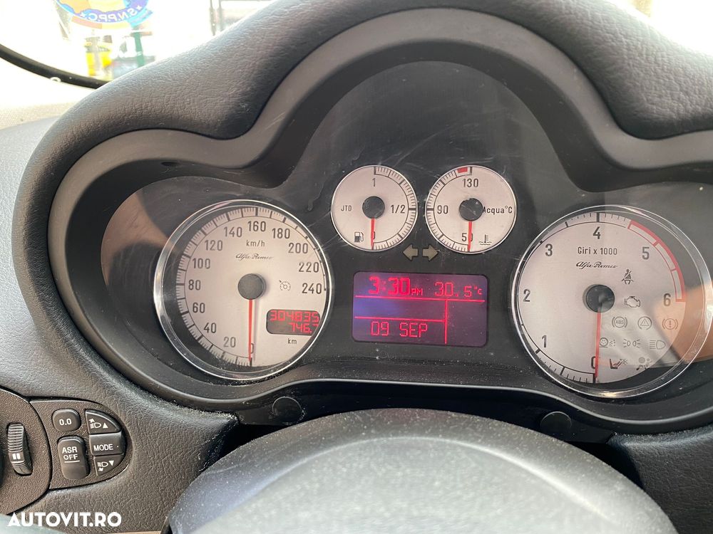 Alfa Romeo 147 1.9 JTDM 8V - 9