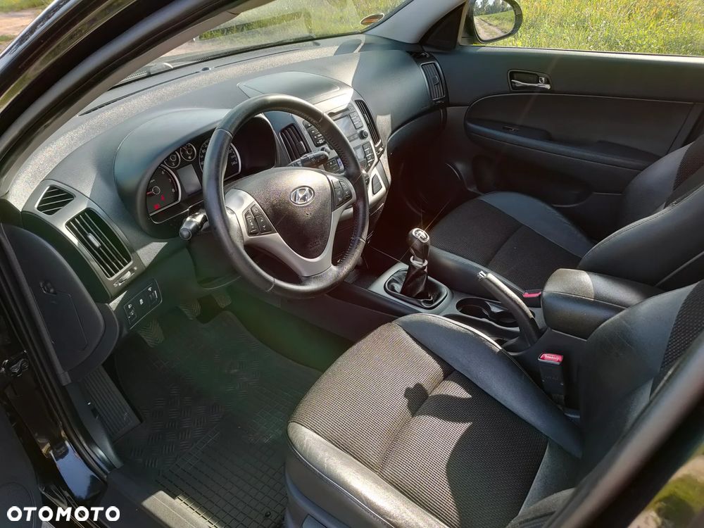 Hyundai i30 1.4 Base + - 15