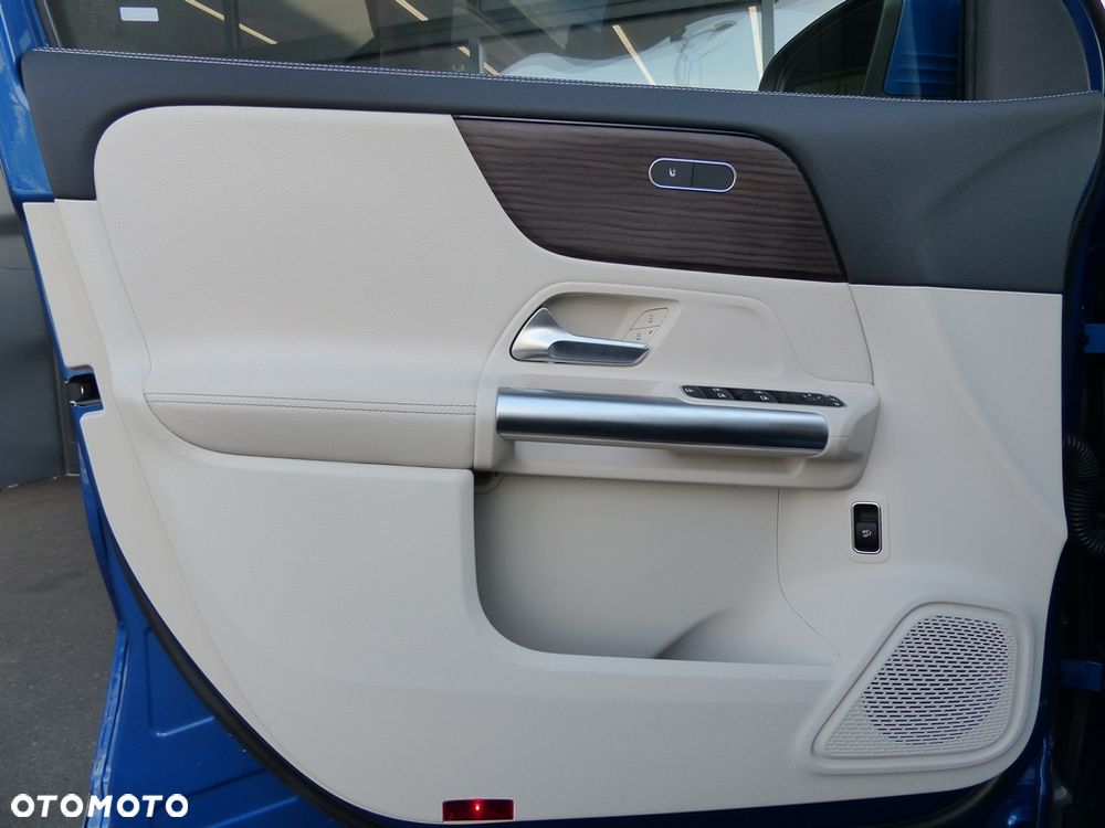 Mercedes-Benz GLA 200 d Progressive 8G-DCT - 12