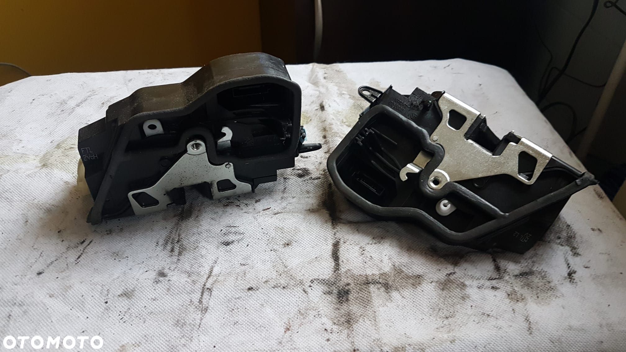 Zamek drzwi   lewy tył BMW X1 f10 e87 e84 7229459 - 1