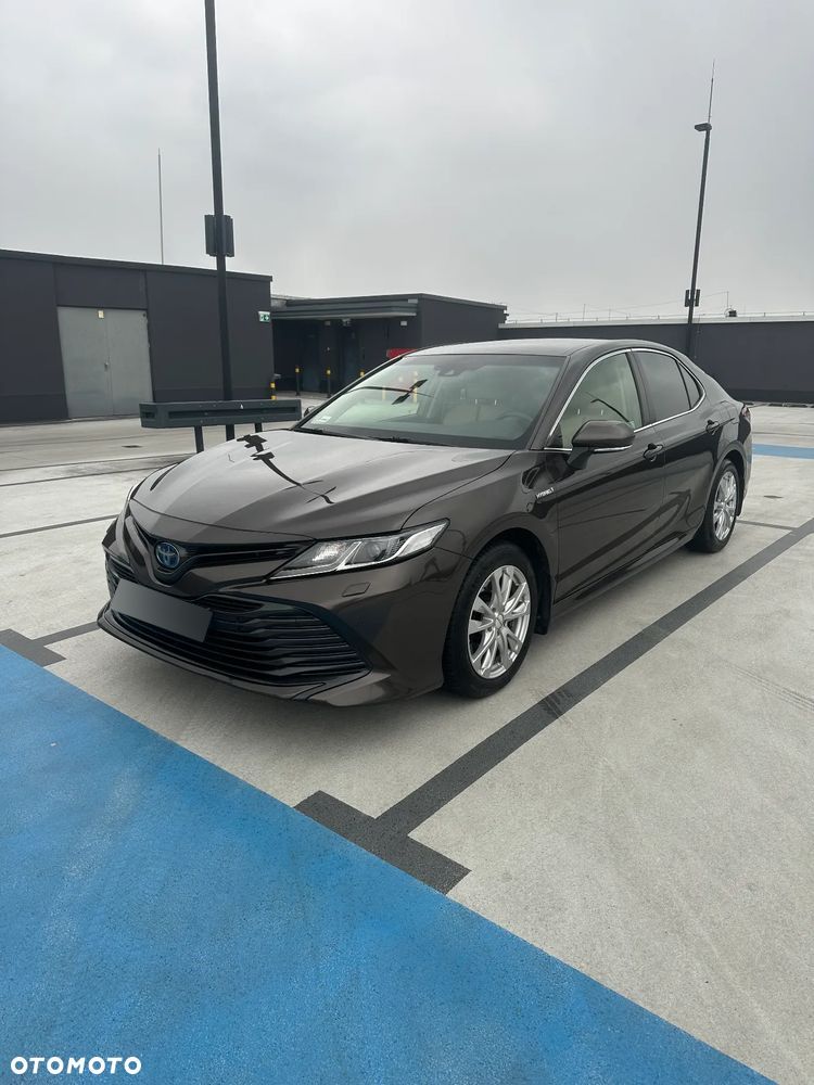 Toyota Camry - 4