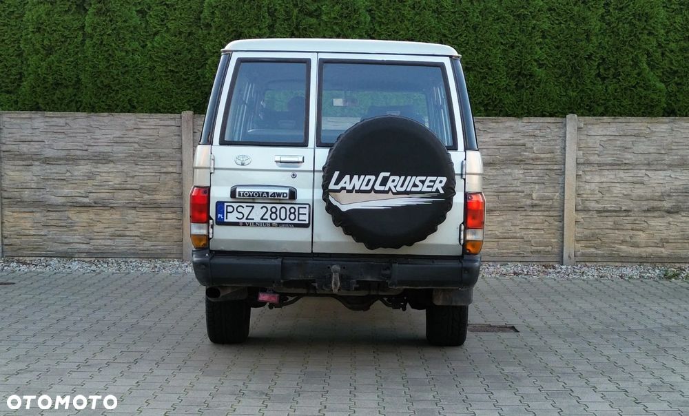 Toyota Land Cruiser - 11