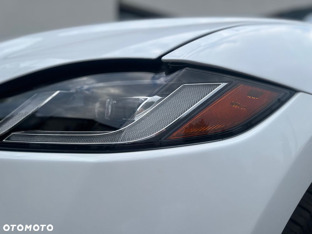 Jaguar F-Pace P250 AWD R-Dynamic S - 16