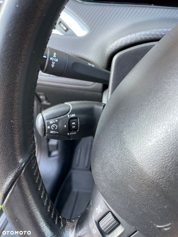Peugeot 2008 1.2 Pure Tech Style - 28