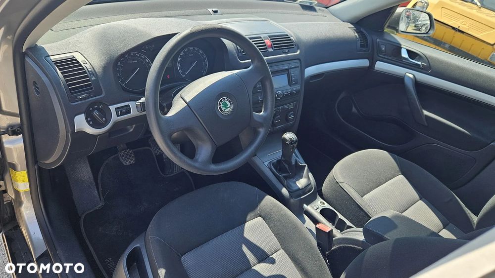 Skoda Octavia 1.6 FSI Ambiente - 10