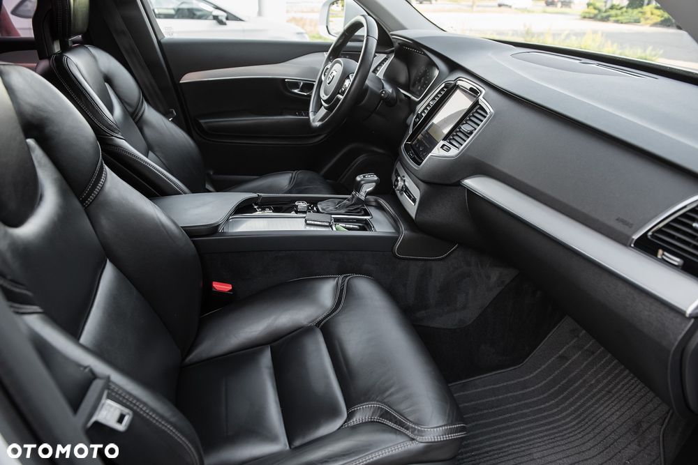 Volvo XC 90 D5 AWD Geartronic Momentum - 33