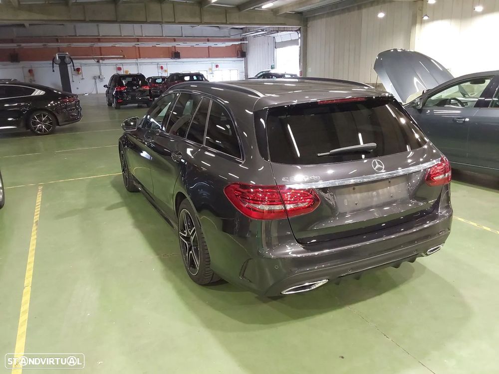 Mercedes-Benz C 300 de AMG Line - 3