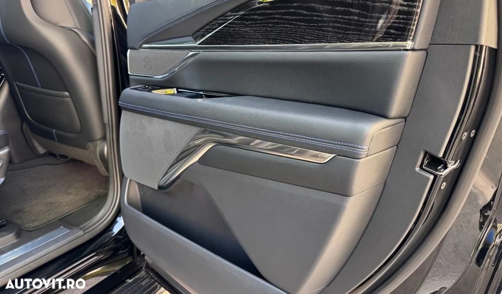 Cadillac Escalade - 13