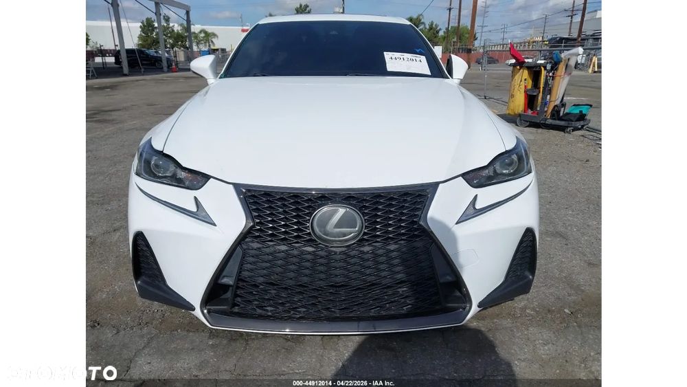Lexus IS - 2