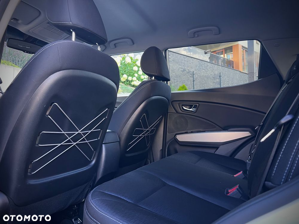 SsangYong/KGM Tivoli e-XGi 160 2WD Black+White - 12