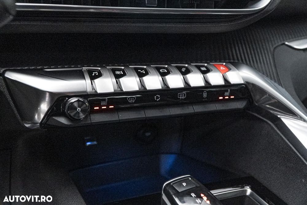 Peugeot 3008 1.2 PureTech Turbo S&S EAT8 Allure - 11