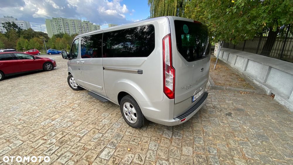 Ford Tourneo Custom - 12