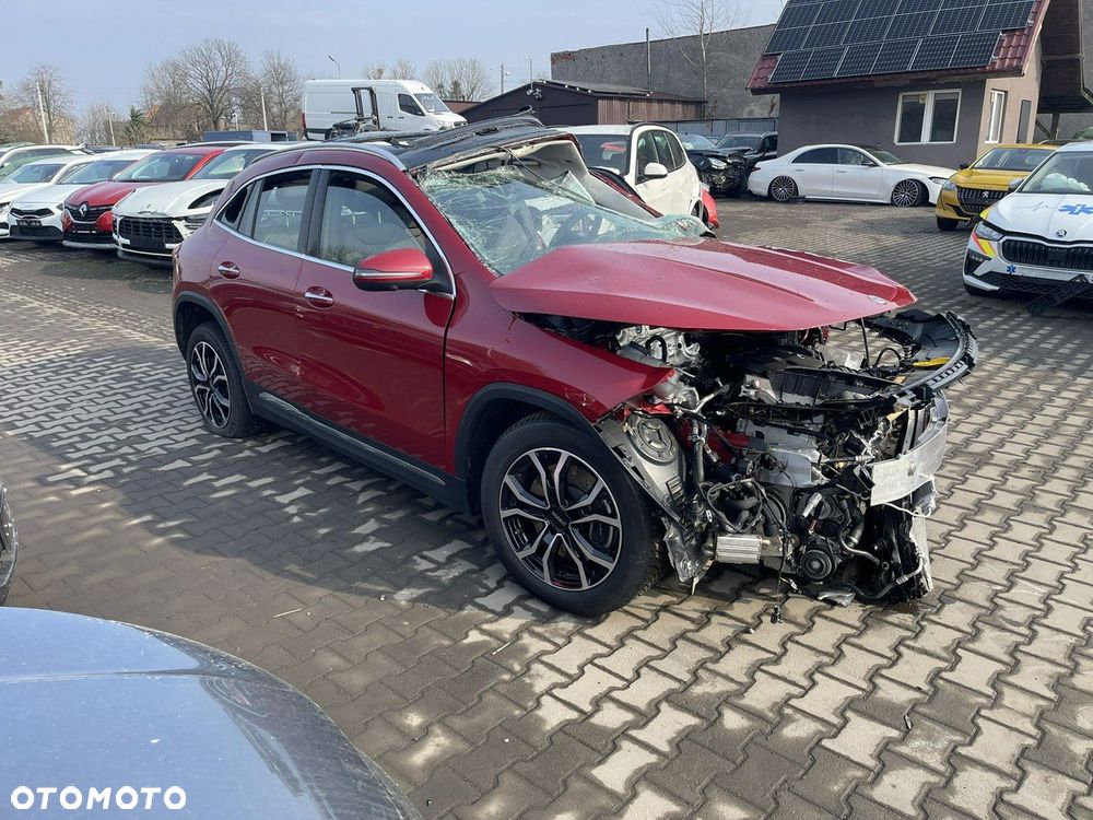 Mercedes-Benz GLA - 4