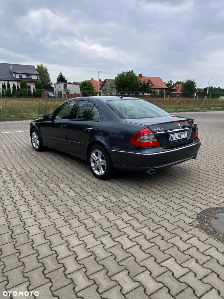 Mercedes-Benz E-Class 2008 photo 2