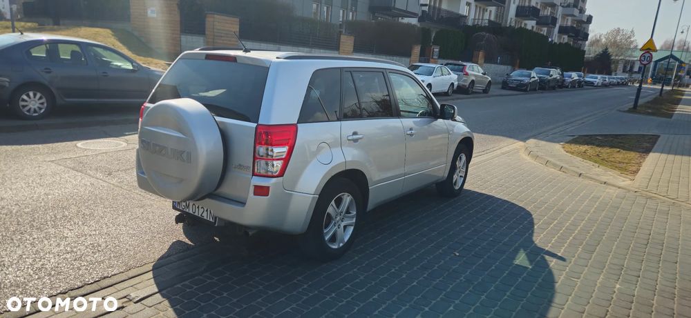 Suzuki Grand Vitara 2.0 - 7