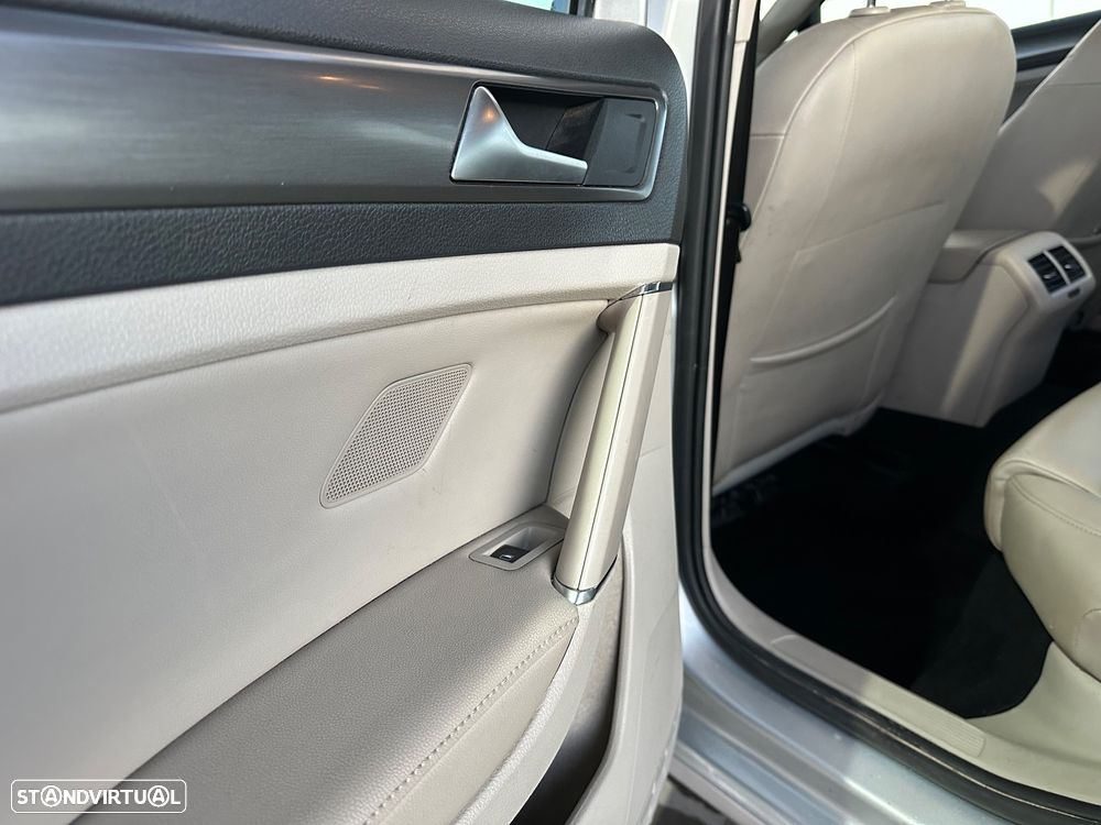 VW Golf 1.6 TDi Highline DSG - 35