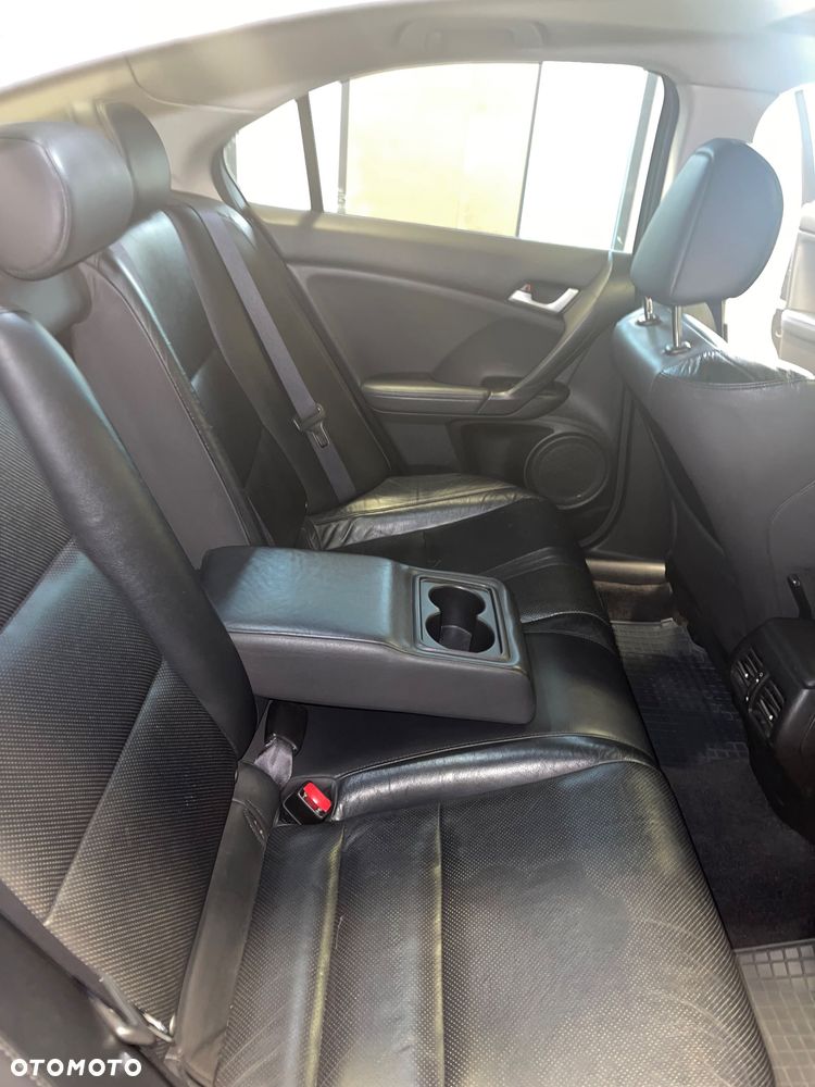 Honda Accord 2.0 Executive Nav - 22