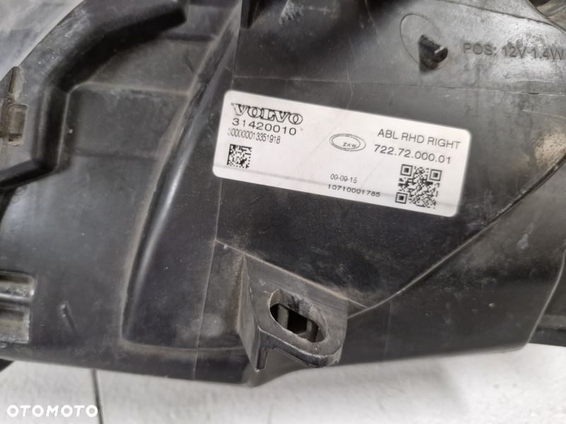 VOLVO V40 II 2 LAMPA REFLEKTOR PRAWY PRZÓD XENON UK 31420010 - 9