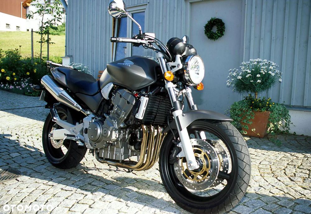 HONDA HORNET 900 CB900 CB 900 owiewka osłona boczek zbiornik silnik zawieszenie set podnóżek swap siedzenie chłodnica regulator moduł przełącznik przekaźnik licznik wiązka tłumik czasza wypełnienie licznik gaźnik silnik stelaż - 1