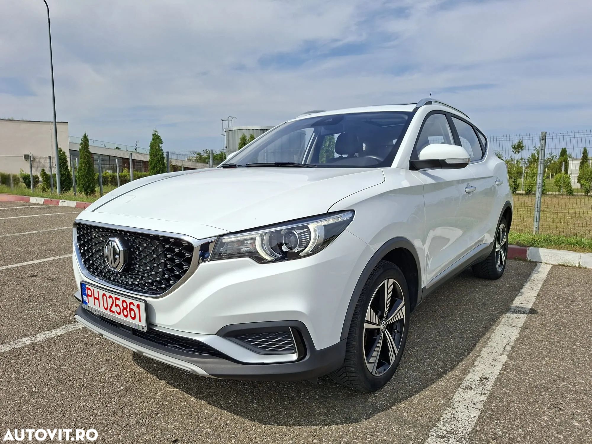 MG ZS EV Luxury - 1