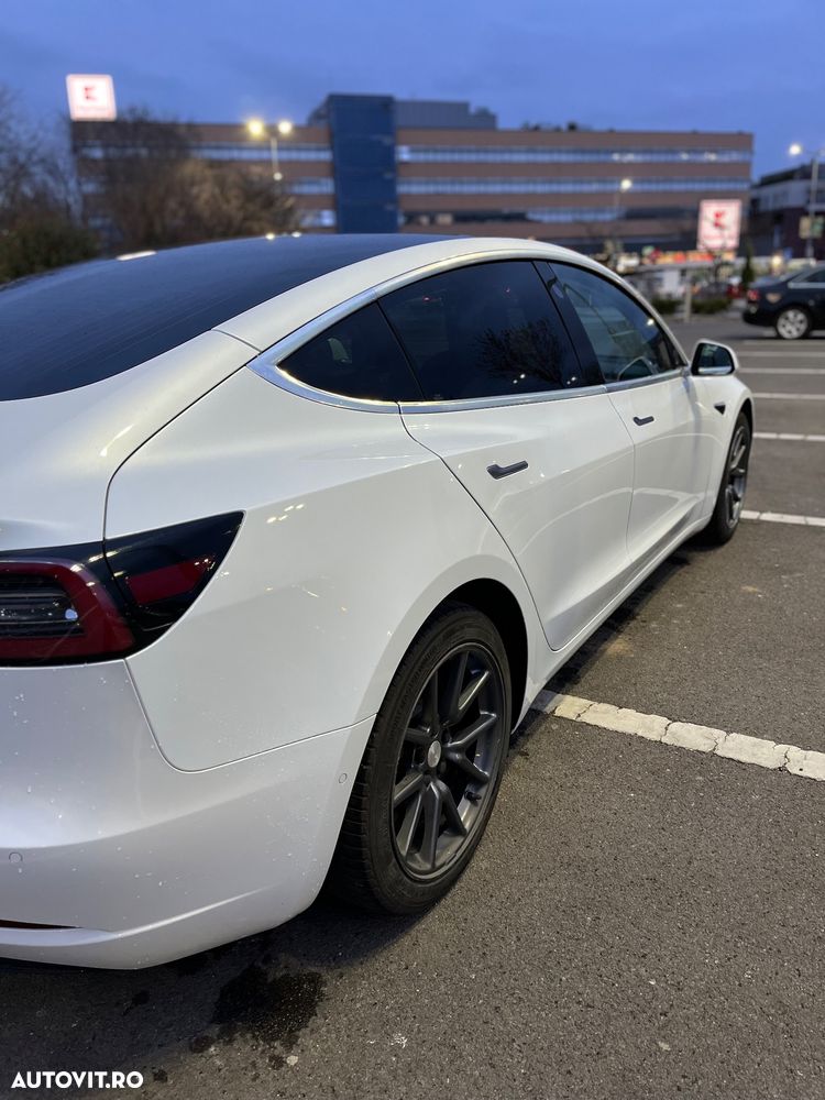 Tesla Model 3 - 6