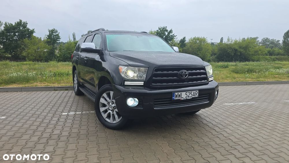 Toyota Sequoia - 1