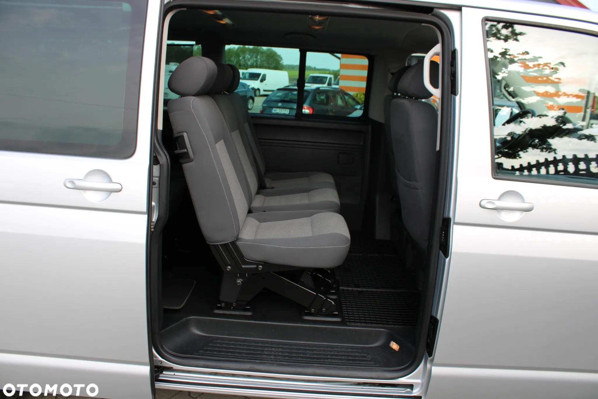 Volkswagen Caravelle - 27