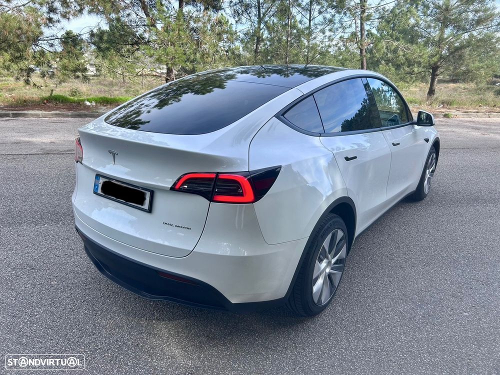 Tesla Model Y Long Range Dual Motor AWD - 4