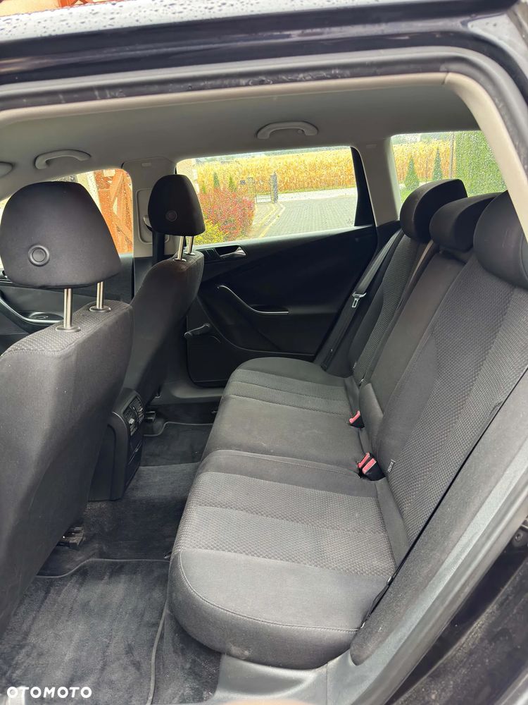 Volkswagen Passat - 11