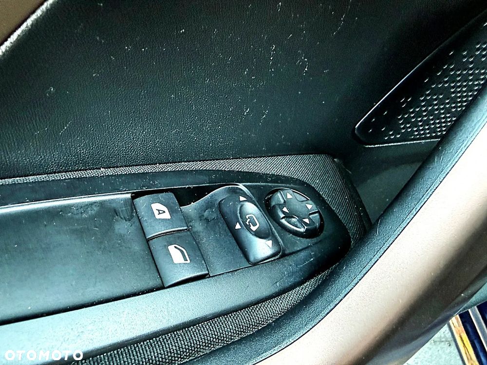 Peugeot 208 e-HDi 92 Stop&Start Style - 28