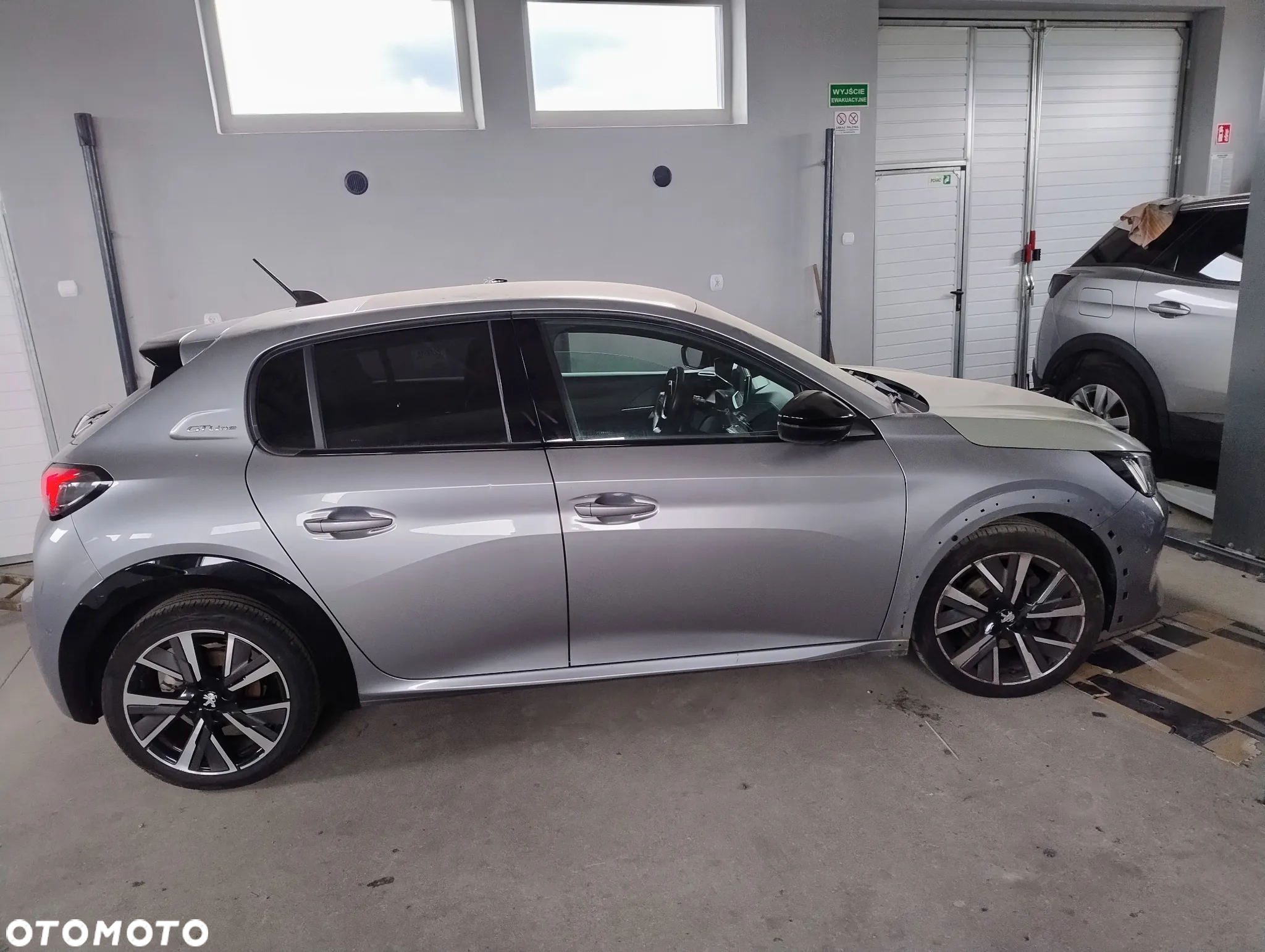 Peugeot 208 1.5 BlueHDi GT Line S&S - 33