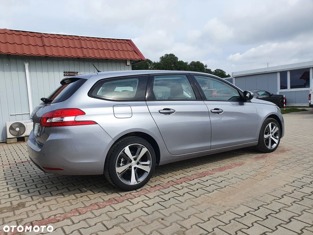 Peugeot 308 1.2 PureTech GPF Allure S&S - 6