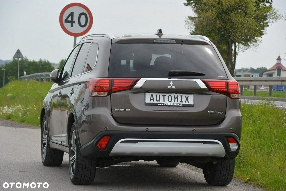 Mitsubishi Outlander 2.2 DI-D Instyle SDA 4WD - 5