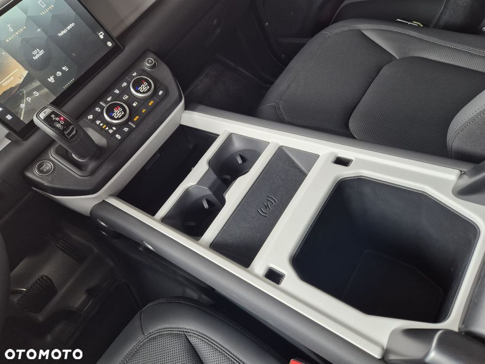 Land Rover Defender 110 D250 S - 12