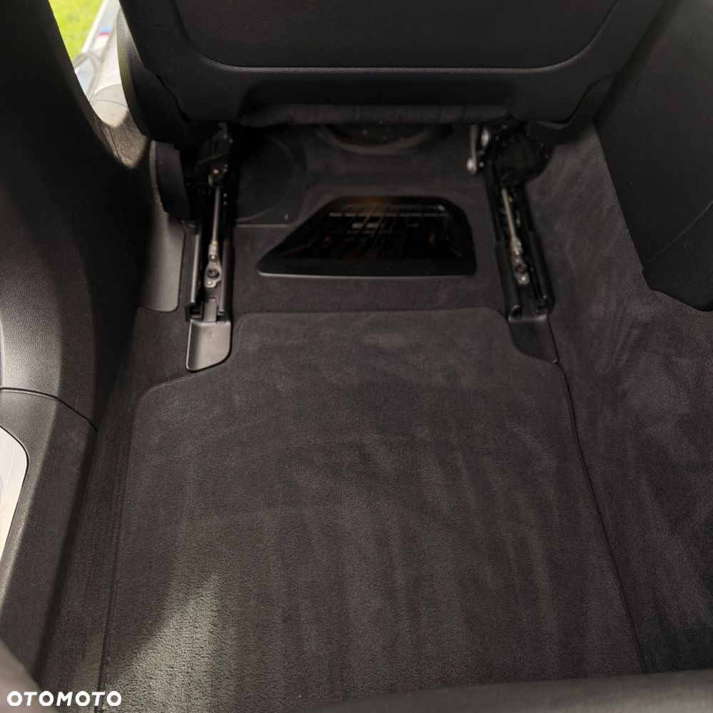 BMW Seria 7 740Li - 38