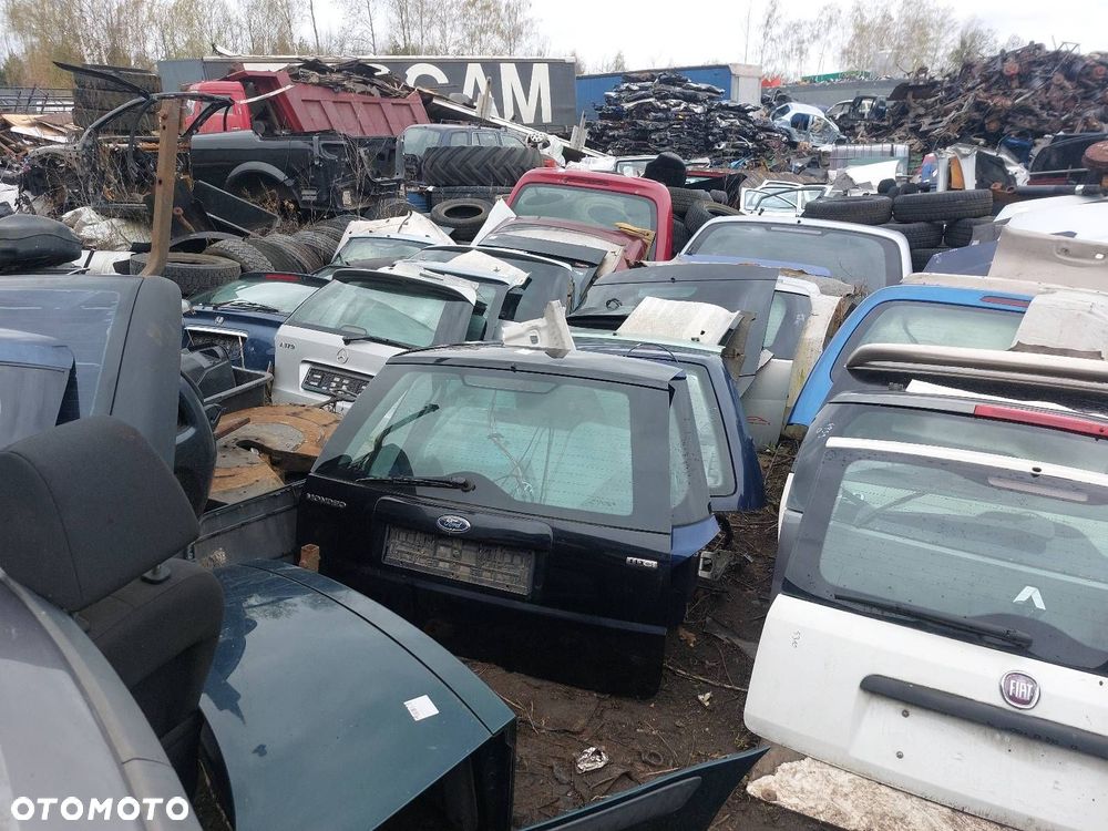 KLAPA BAGAŻNIKA MONDEO MK3 G0 CZARNA + LAMPY - 2