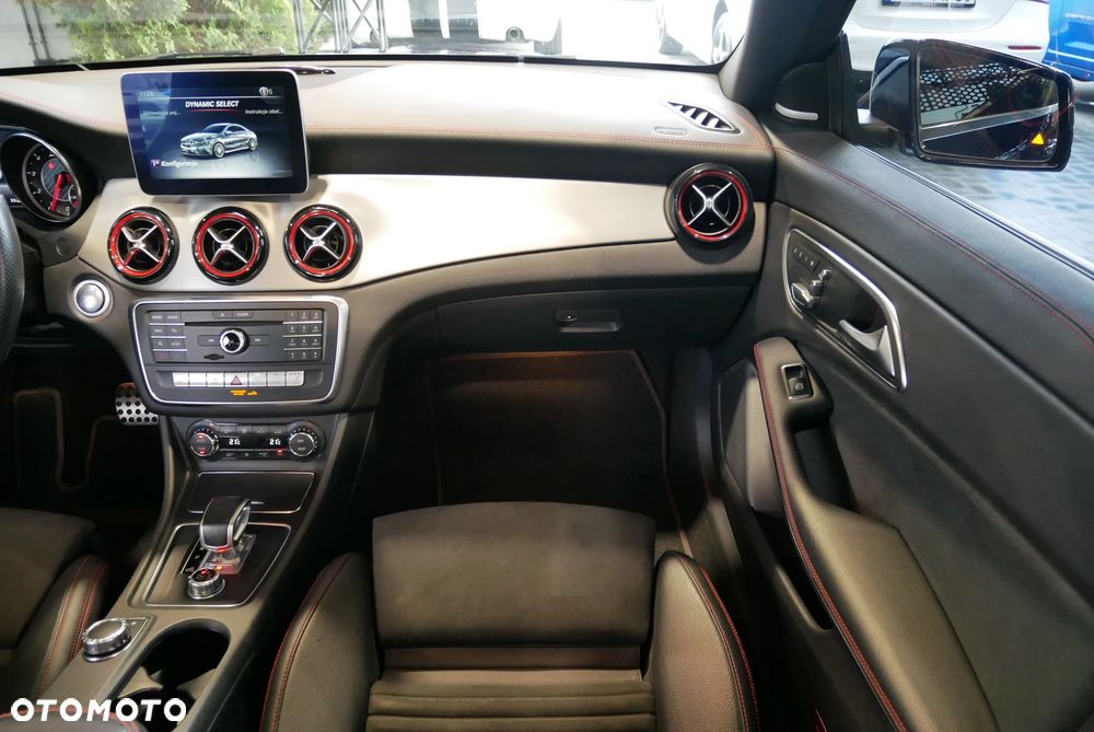 Mercedes-Benz CLA AMG 45 4Matic AMG Speedshift DCT 7G - 17