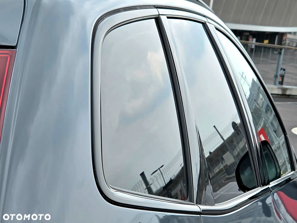 Volvo XC 60 B4 B Plus Dark - 21