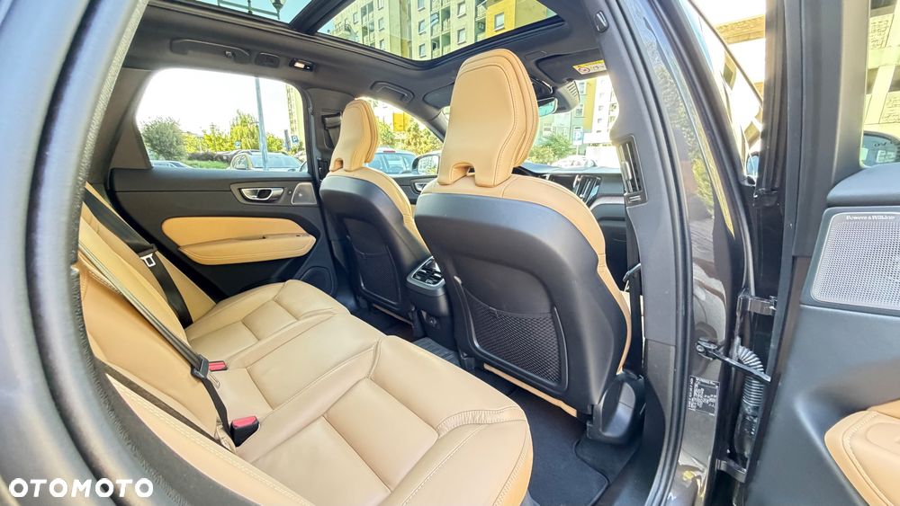 Volvo XC 60 B4 D AWD Ultimate Dark - 9